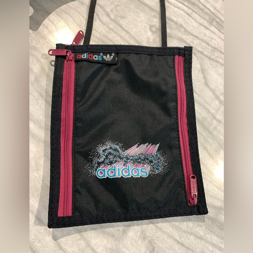 Vintage Y2K 90’s ADIDAS crossbody/ Fanny pack with 3 compartments
